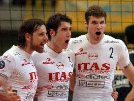 Trionfa la solidariet? in casa Trentino Volley