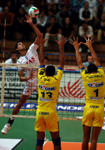 L'Itas Diatec Trentino supera 3 a 1 Modena e mantiene il comando della classifica