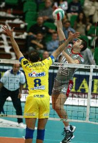 Itas Diatec Trentino battuta a Modena al tie break. Sabato alle 16.15 al PalaTrento gara 2 dei quarti di finale dei play off scudetto