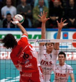 A Piacenza líItas Diatec Trentino viene superata 3 a 1 dalla Copra nella terza gara dei quarti di finale dei play off scudetto.