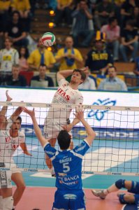 L'Itas Diatec Trentino cede solo al tie break in gara 2. Domenica si torna a Cuneo per la