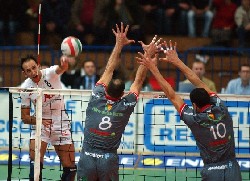 LíItas Diatec Trentino supera 3 a 0 la Lube Banca Marche Macerata e vola al comando della classifica.