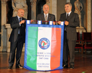 Firenze, consegnato alla Trentino Volley il gonfalone tricolore