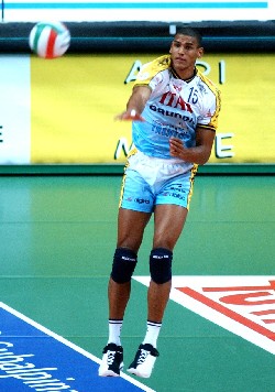 La societ? Trentino Volley ha ceduto Dumi Meszaros allíEdilbasso & Partners Padova.