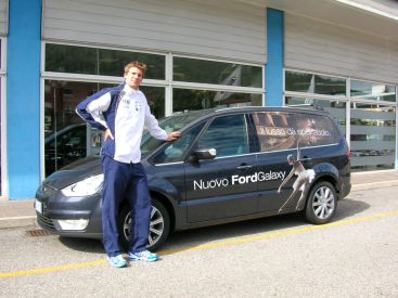 L'Itas Diatec Trentino brinda alla nuova Ford Galaxy in piazza Pasi