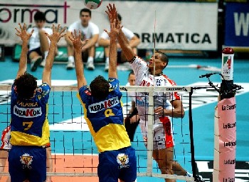 Infermeria Itas Grundig Trentino: Meszaros out, Tofoli in forse. Quarti Finale Play Off Scudetto, venerdií gara 2, domenica gara 3, entrambe al Palapanini di Modena.