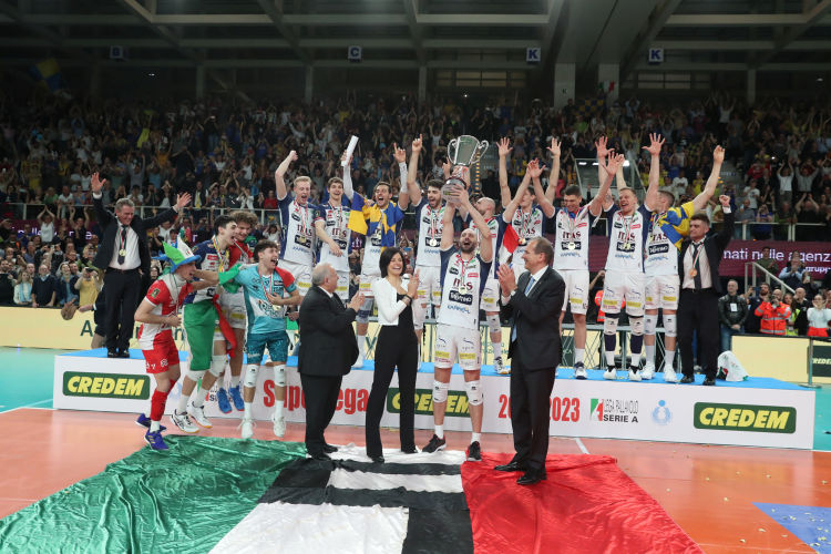 La Lube pierde 3-0 ante BLM Group Arena en el Juego 5 de la Final: ¡Campeones de Italia!